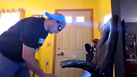 edwardaims_2please online show from November 2025 03:56:01 PM