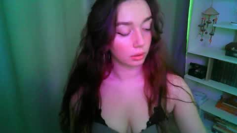 Snapshot of effie_balconii chatting on October 2025 11:32:02 AM effie_balconii online show from October 2025 11:32:02 AM