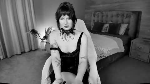 Snapshot of effie_mirell chatting on May 2026 03:17:01 PM Mistress Effie online show from May 2026 03:17:01 PM