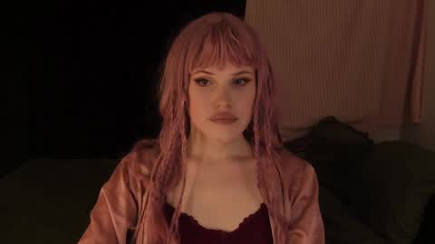 Effie Mur online show from December 2024 06:19:01 PM