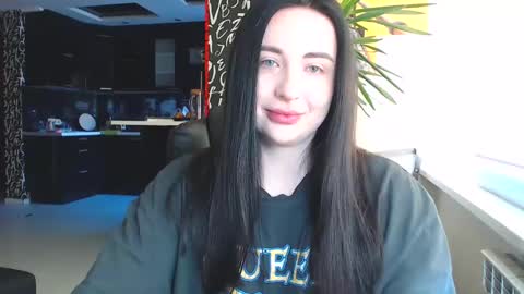 Snapshot of effy_m chatting on February 2025 11:49:01 AM Effy online show from February 2025 11:49:01 AM
