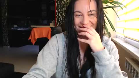 Snapshot of effy_m chatting on October 2025 09:28:02 AM Effy online show from October 2025 09:28:02 AM