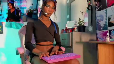 effy_marinn online show from September 2025 01:01:01 PM