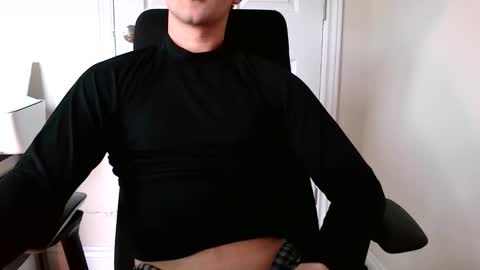 Snapshot of ehhchris chatting on April 2026 08:31:02 PM ehhchris online show from April 2026 08:31:02 PM