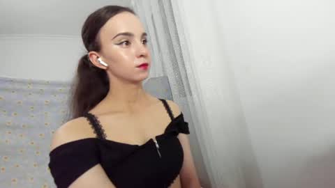 Snapshot of ehotlovea chatting on June 2026 11:04:02 PM Erik and Alice online show from June 2026 11:04:02 PM