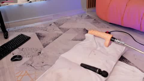 Eilin online show from December 2024 03:35:01 PM