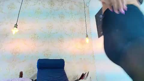 Snapshot of eimy_robertss chatting on June 2026 08:35:01 PM Eimy online show from June 2026 08:35:01 PM