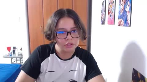 eimy_saenzz online show from October 2025 11:32:02 PM