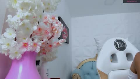 eimy online show from November 2025 06:40:02 PM