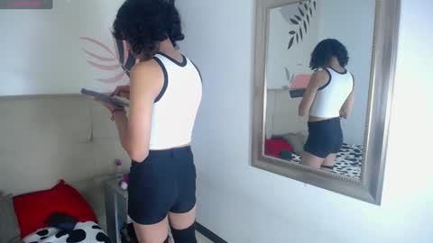 Eimyflorian online show from January 2025 02:51:02 PM