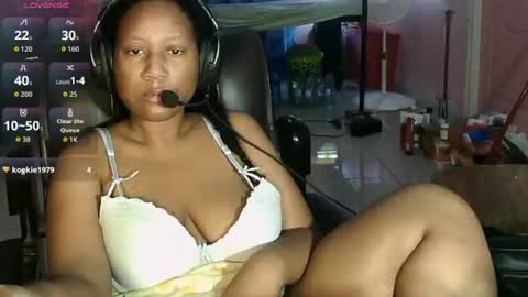Snapshot of eirondra_valeen chatting on June 2026 03:45:01 AM Eirondra Valeen online show from June 2026 03:45:01 AM