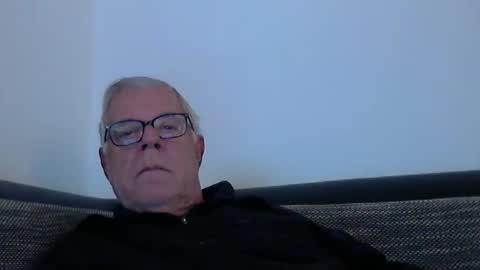 eisbaer1957 online show from November 2025 07:28:01 AM