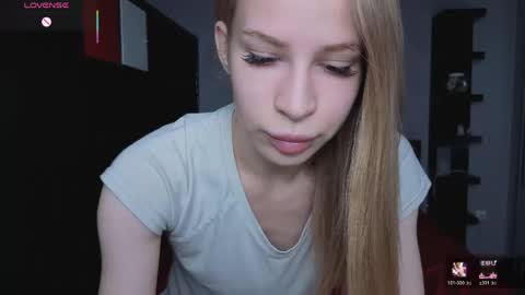Snapshot of el1s_evans chatting on May 2026 08:10:02 AM please read my bio there is information about private shows and about my personality online show from May 2026 08:10:02 AM