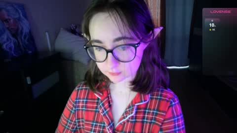 If you like it when I meow give me a thumbs up online show from December 2024 09:17:01 AM