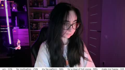 Snapshot of el_sweety chatting on April 2026 10:43:01 AM If you like it when I meow give me a thumbs up online show from April 2026 10:43:01 AM