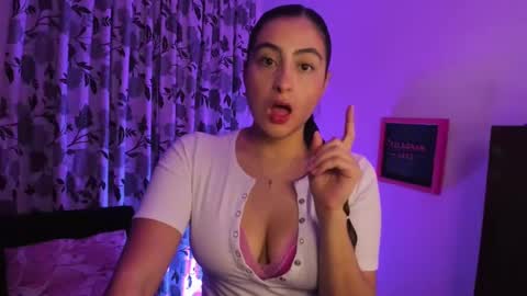 Elaia online show from November 2025 04:35:01 AM