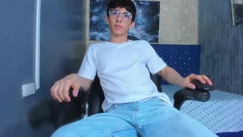 Snapshot of elangiraldo chatting on July 2026 12:35:02 AM Elan Giralon online show from July 2026 12:35:02 AM