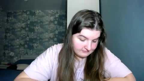 Elanis online show from December 2024 01:00:02 PM