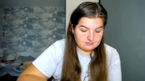 Elanis online show from October 2025 12:47:01 PM