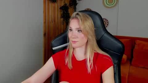 Snapshot of elaravoltage chatting on May 2026 05:13:01 AM elaravoltage online show from May 2026 05:13:01 AM