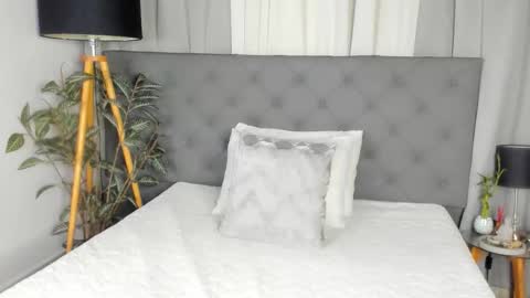 Ela online show from November 2025 08:36:02 PM