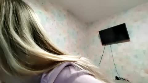 Snapshot of elaynecinco chatting on February 2026 01:21:01 PM MIa online show from February 2026 01:21:01 PM