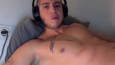 Snapshot of elcarlobukowski1905 chatting on October 2025 02:26:01 AM elcarlobukowski1905 online show from October 2025 02:26:01 AM