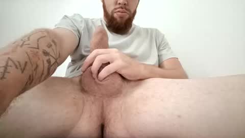 elcarlos25 online show from December 2025 05:11:02 PM