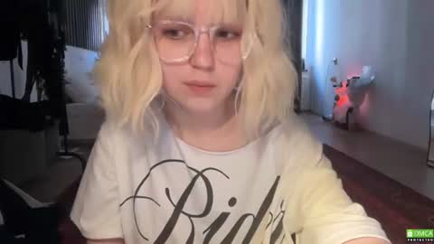 Snapshot of electric_woman chatting on July 2026 02:10:01 PM Aleksa online show from July 2026 02:10:01 PM