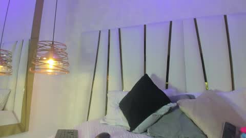 Snapshot of elena_mature chatting on April 2026 11:34:01 AM Elena online show from April 2026 11:34:01 AM