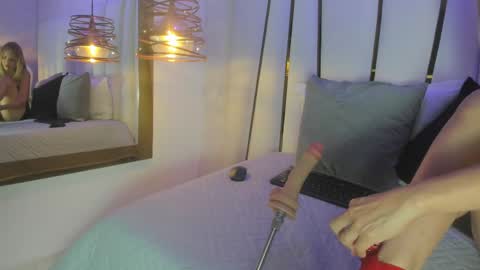 Snapshot of elena_mature chatting on April 2026 07:09:02 PM Elena online show from April 2026 07:09:02 PM