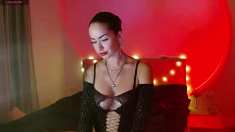 Elena online show from November 2025 03:27:01 PM