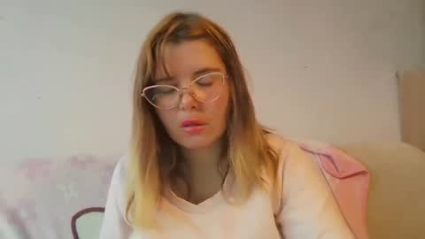 Elena online show from December 2025 01:28:02 PM