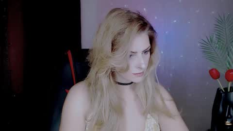 Elli online show from October 2025 05:38:02 AM