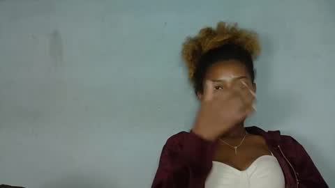 Snapshot of elia011 chatting on February 2025 02:40:01 AM elia011 online show from February 2025 02:40:01 AM