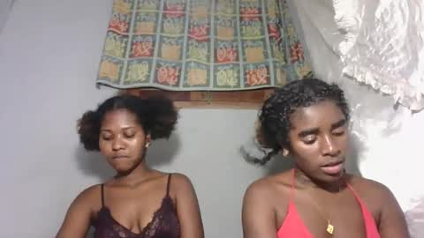 Snapshot of elia011 chatting on November 2025 05:12:02 PM elia011 online show from November 2025 05:12:02 PM