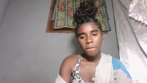 Snapshot of elia011 chatting on November 2025 12:42:02 AM elia011 online show from November 2025 12:42:02 AM