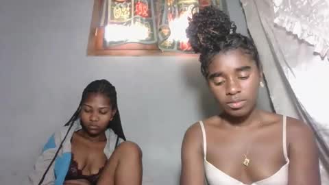 Snapshot of elia011 chatting on November 2025 06:35:02 AM elia011 online show from November 2025 06:35:02 AM