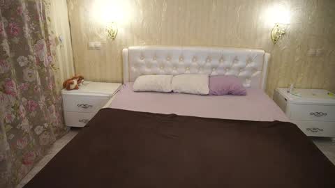 Luna online show from September 2025 10:48:02 PM