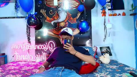 elias_salvatore_ online show from February 2026 04:25:01 PM