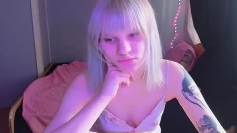 elieiza_xo online show from April 2026 08:59:02 AM