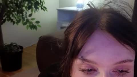 Ellie online show from October 2025 05:21:02 AM