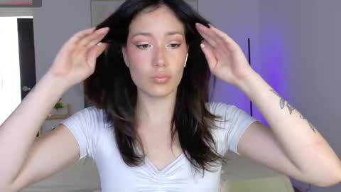 eliiih_ online show from September 2025 04:01:02 PM