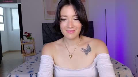 eliiih_ online show from October 2025 09:59:02 PM