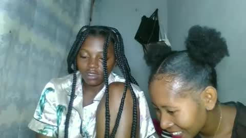 Snapshot of elina981 chatting on February 2026 06:22:01 AM elina981 online show from February 2026 06:22:01 AM