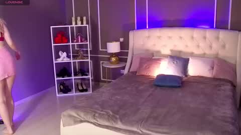 Elina online show from October 2025 01:36:02 AM