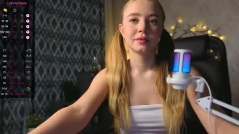 Elina online show from December 2025 01:24:01 AM