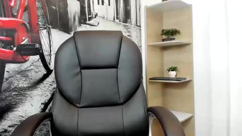 Elina  online show from November 2025 01:06:02 AM