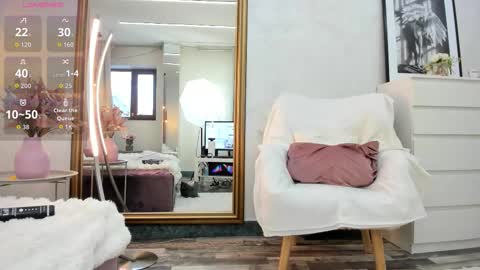 Snapshot of elinamoon_ chatting on February 2026 06:53:01 AM Elina online show from February 2026 06:53:01 AM