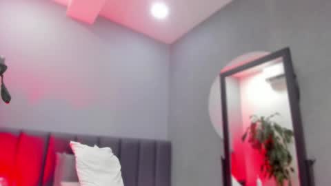 Elisa online show from March 2025 04:17:02 AM